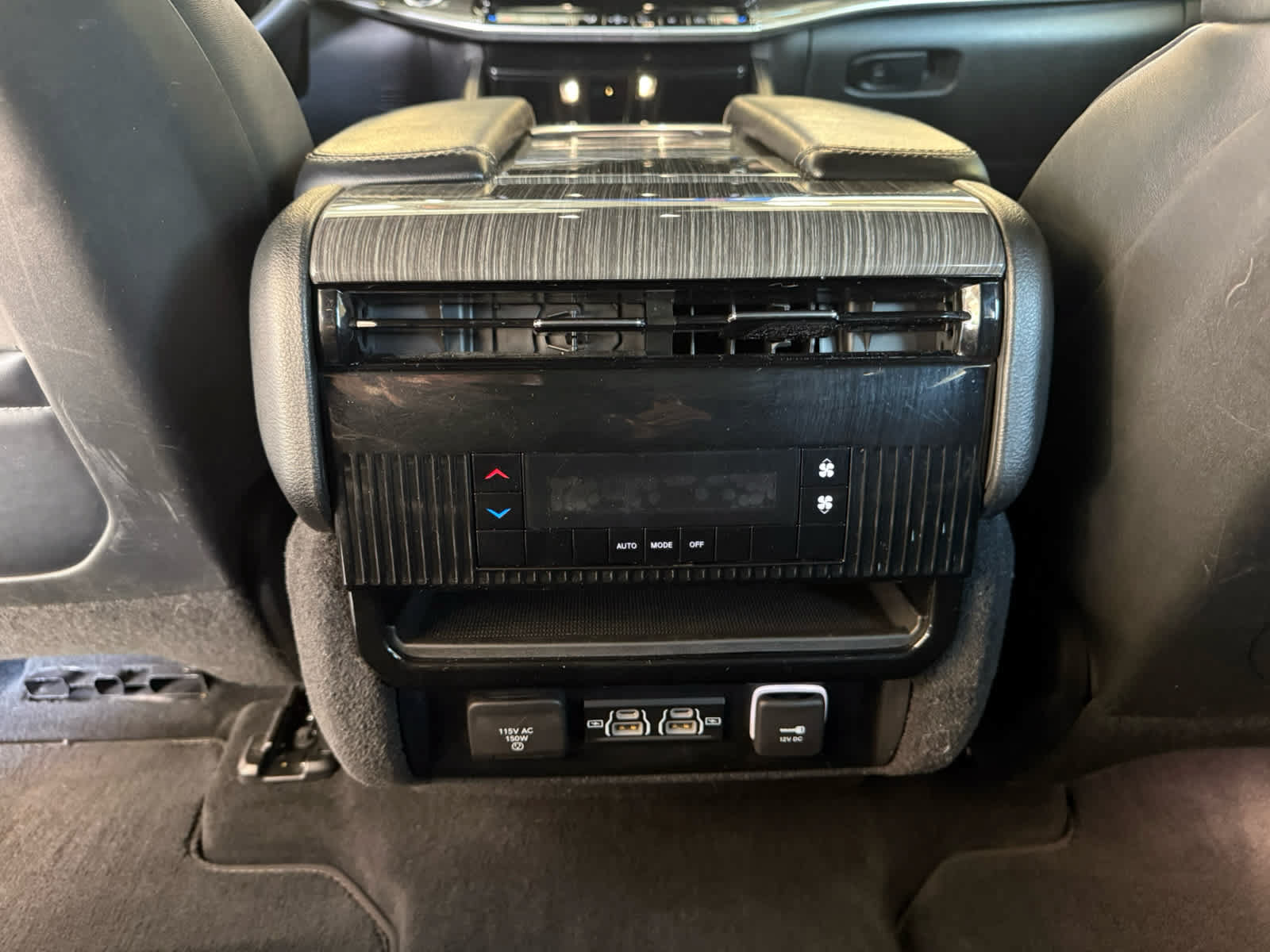 Used 2022 Jeep Wagoneer Series II w/ Premium Group I AWD/4WD image 13