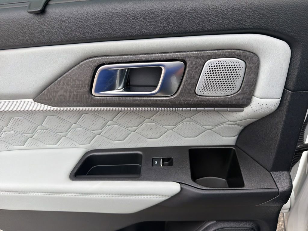 Used 2025 Ford Explorer Platinum w/ Ultimate Package image 25