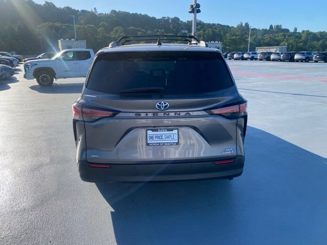 Used 2021 Toyota Sienna XLE AWD/4WD image 7