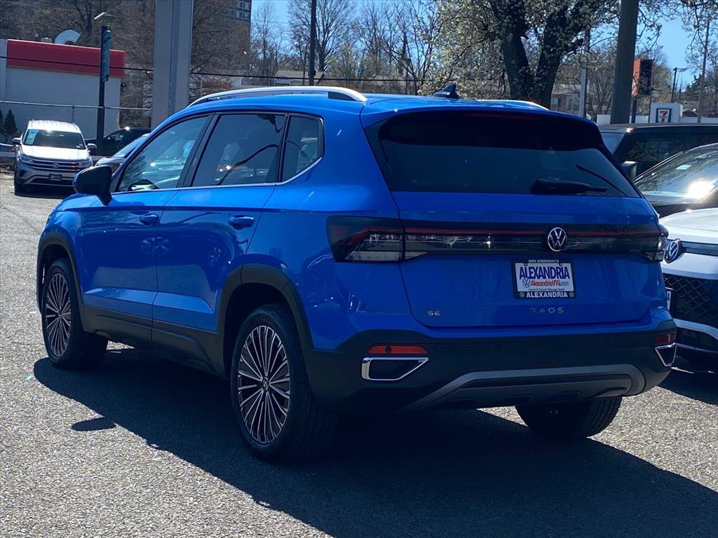 Used 2025 Volkswagen Taos SE image 3