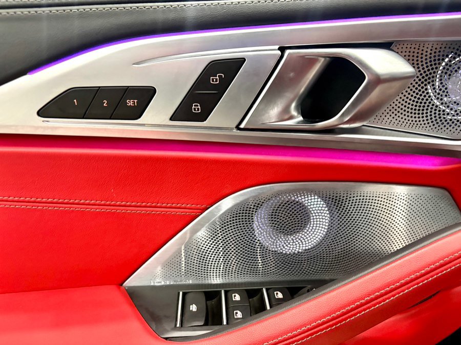 Used 2022 BMW M850i xDrive Convertible w/ Driving Assistance Package image 9