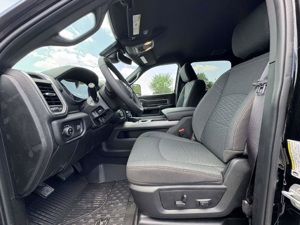 New 2026 RAM 2500 Big Horn AWD/4WD image 13