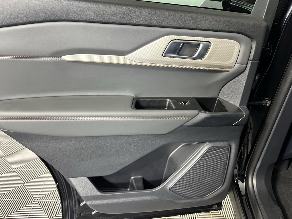Used 2025 Ford Explorer Active image 30