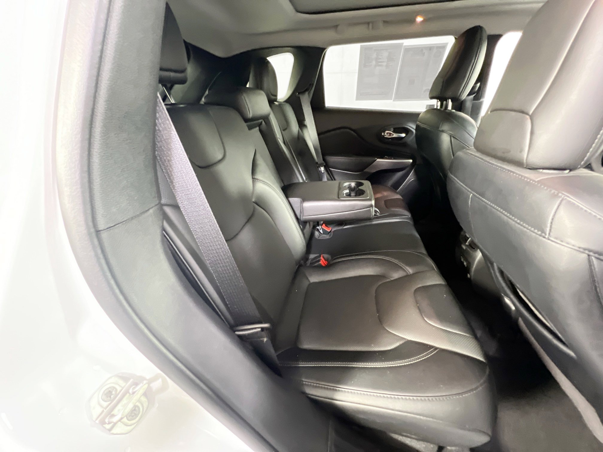 Used 2022 Jeep Cherokee Limited image 25