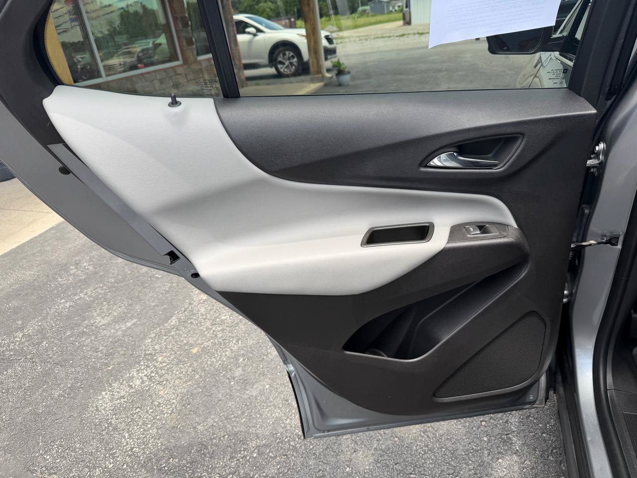 Used 2024 Chevrolet Equinox LT w/ LPO, Floor Liner Package FWD image 17