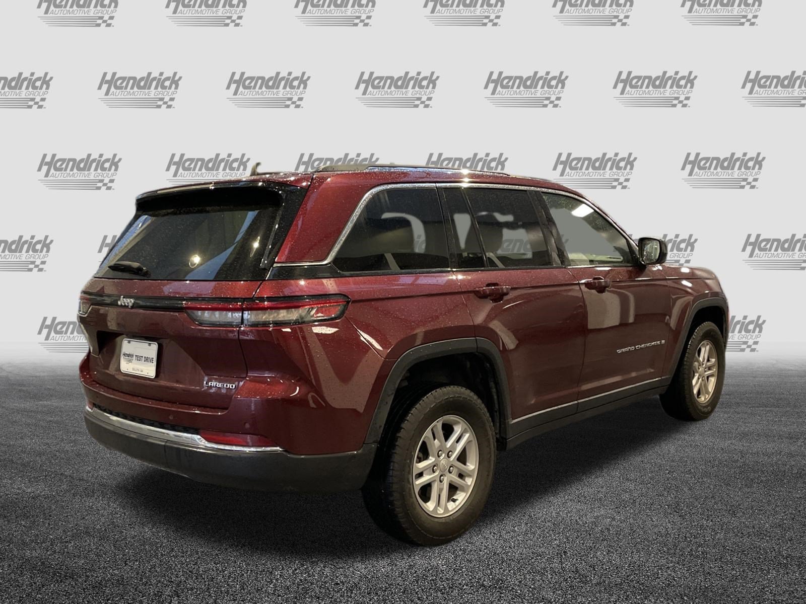 Used 2023 Jeep Grand Cherokee Laredo w/ Luxury Tech Group I RWD image 10