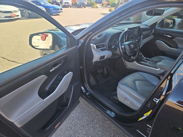 Used 2021 Toyota Highlander XLE image 8