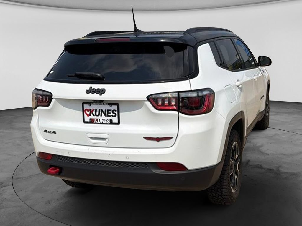 Used 2025 Jeep Compass Trailhawk AWD/4WD image 10