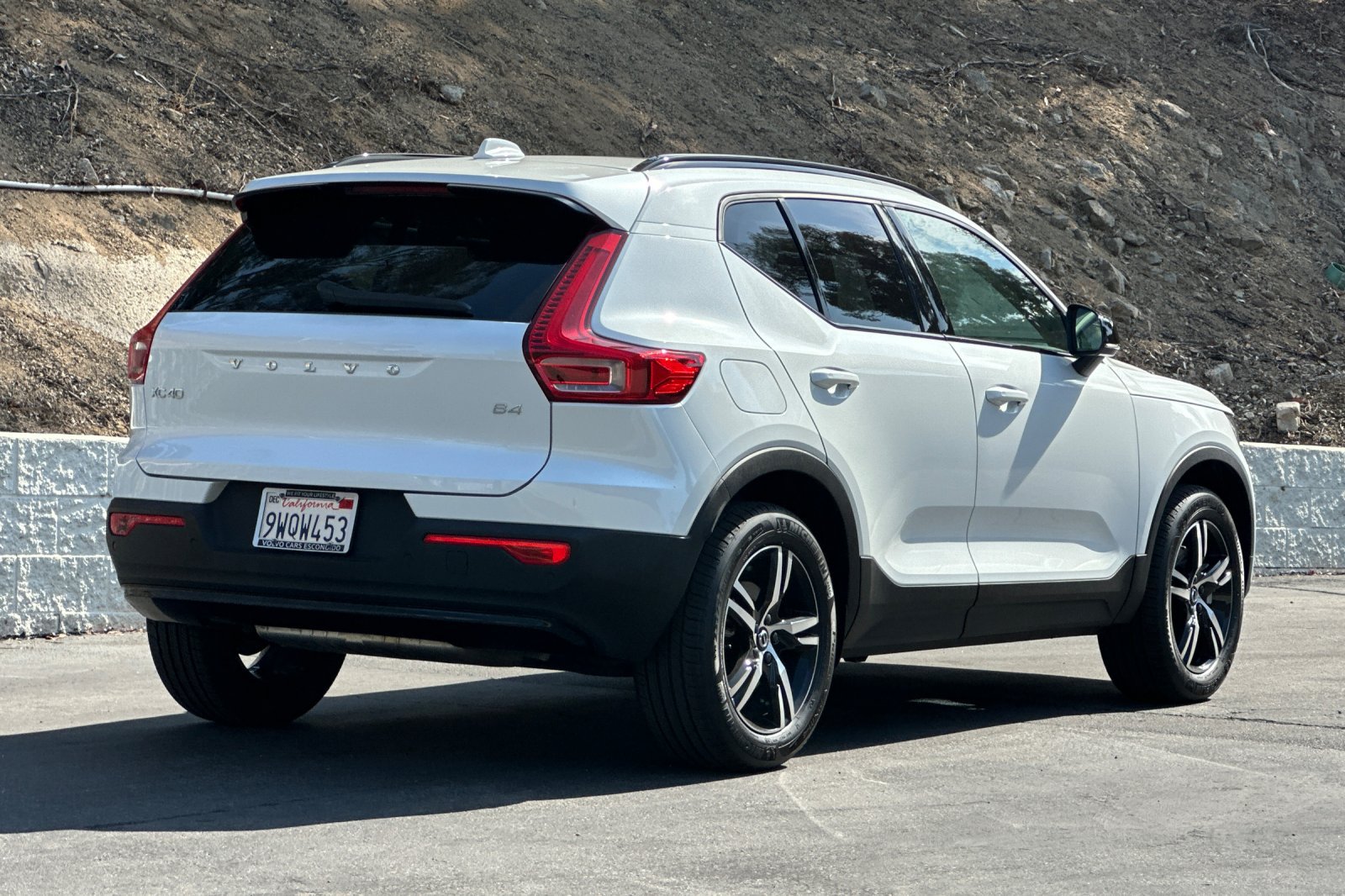 Certified 2026 Volvo XC40 B4 Core w/ Protection Package FWD image 4