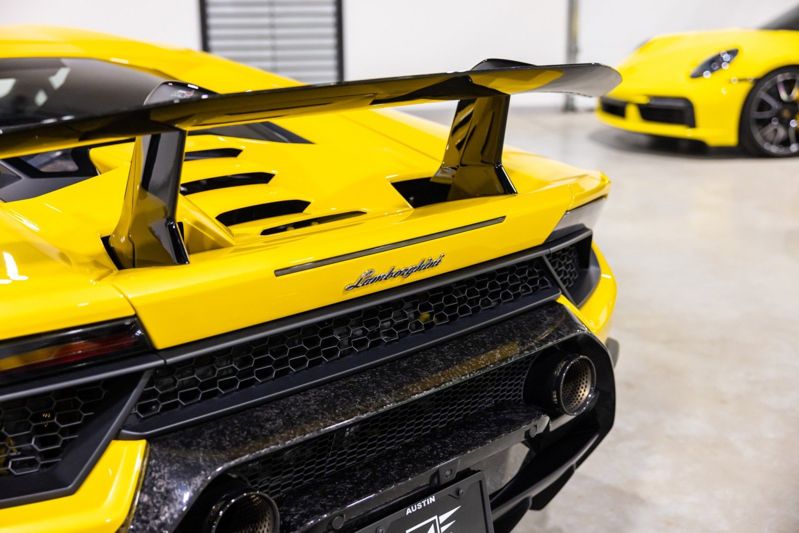 Used 2018 Lamborghini Huracan Performante AWD/4WD image 15