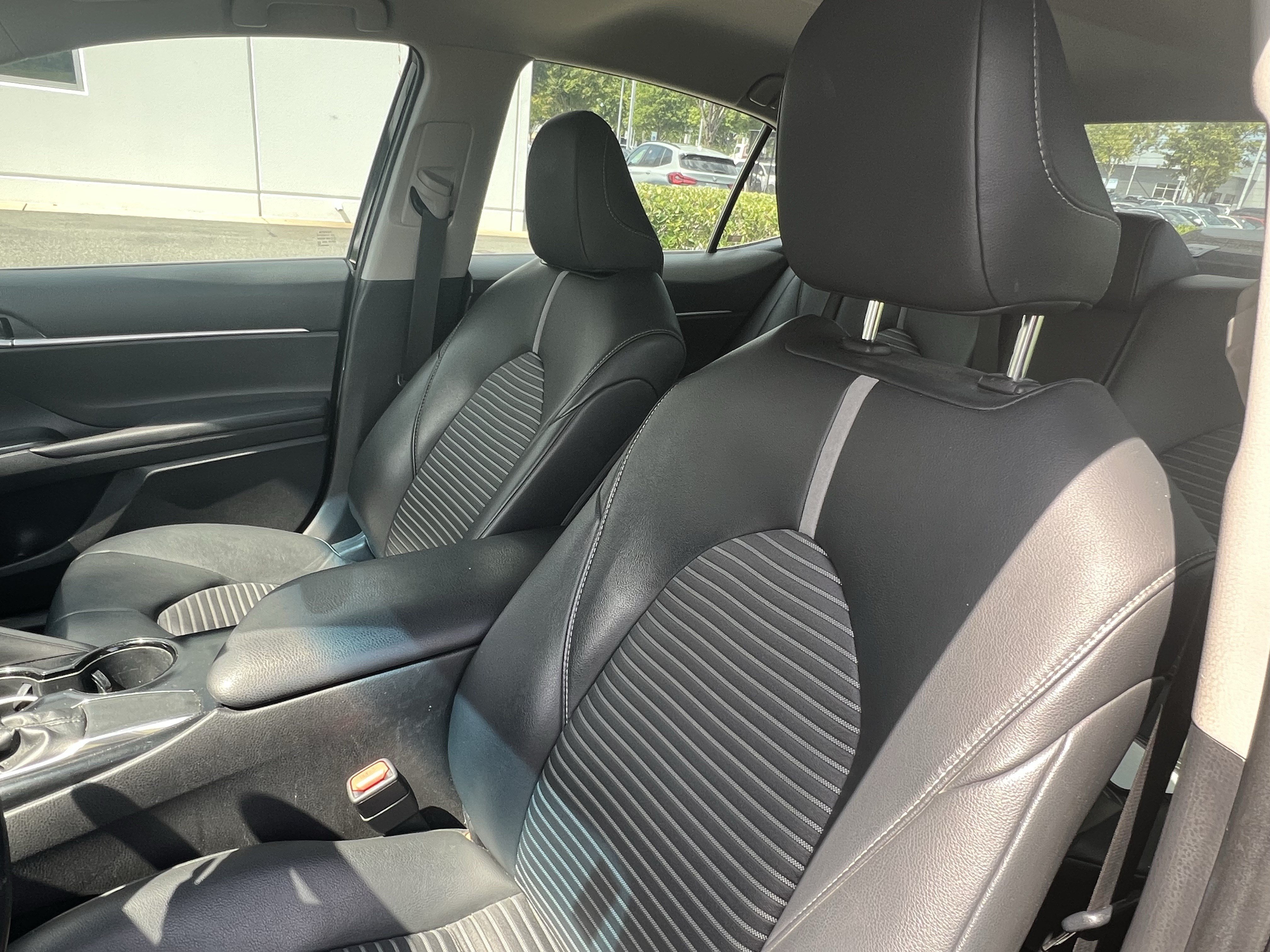 Used 2019 Toyota Camry SE FWD image 16