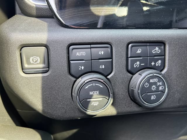 Certified 2022 Chevrolet Silverado 1500 LTZ w/ LTZ Premium Package AWD/4WD image 33