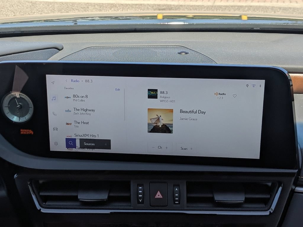 Used 2025 Lexus ES 350 w/ Premium Package FWD image 5