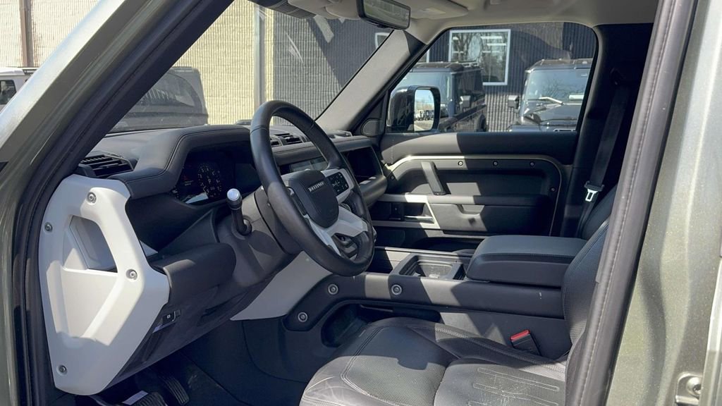 Used 2020 Land Rover Defender 110 SE image 12
