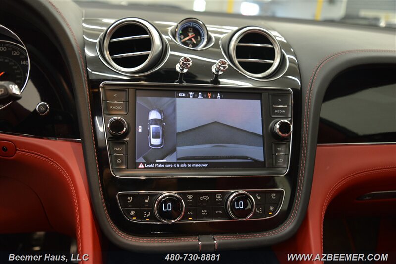 Used 2019 Bentley Bentayga AWD/4WD image 33