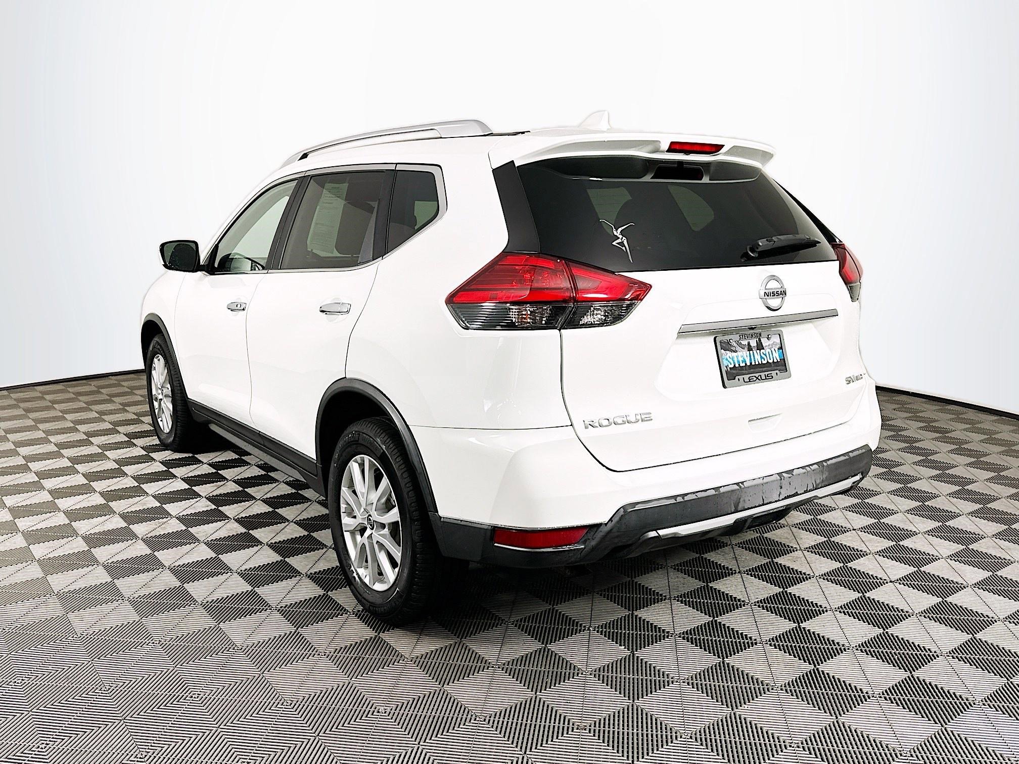 Used 2017 Nissan Rogue SV image 5