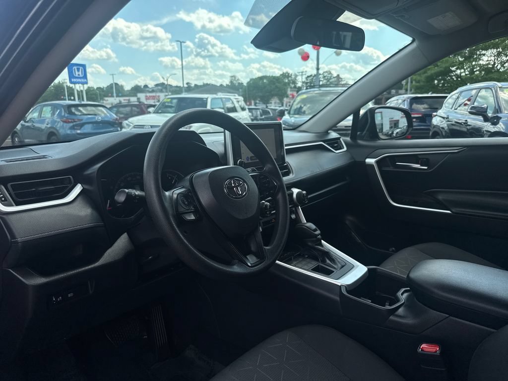 Used 2025 Toyota RAV4 XLE AWD/4WD image 14