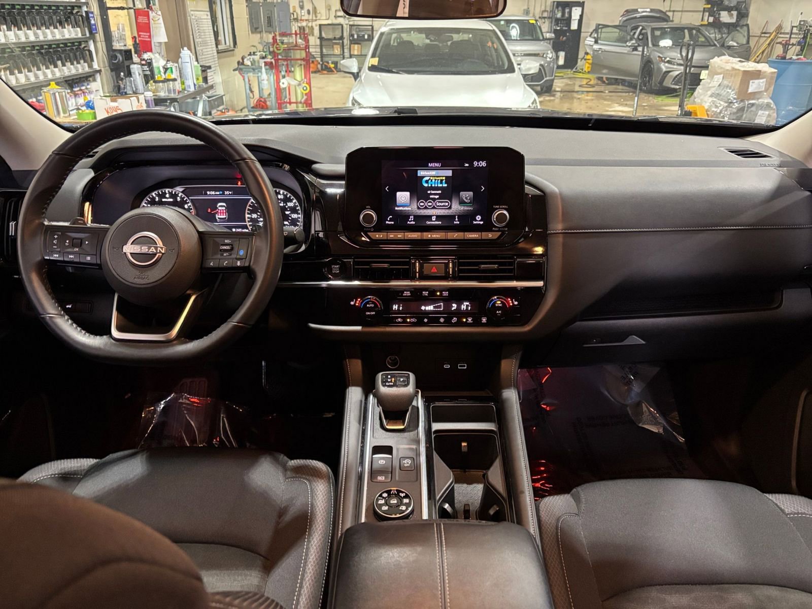 Used 2025 Nissan Pathfinder SV image 36