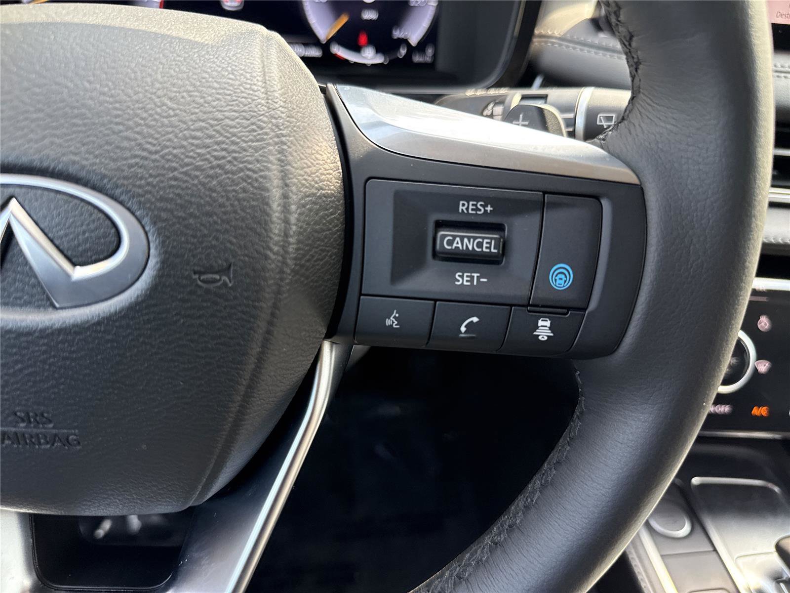 Used 2025 INFINITI QX60 Luxe w/ Vision Package image 14