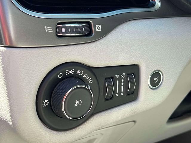 Used 2019 Jeep Cherokee Limited w/ Technology Group image 20