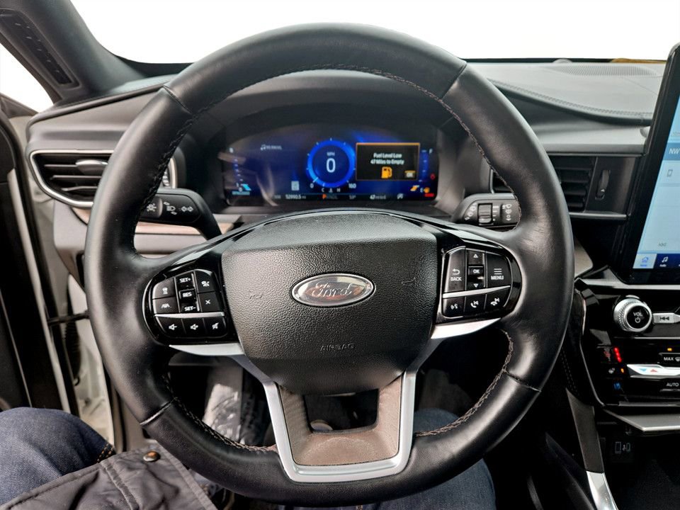 Used 2023 Ford Explorer Platinum w/ Technology Package image 13