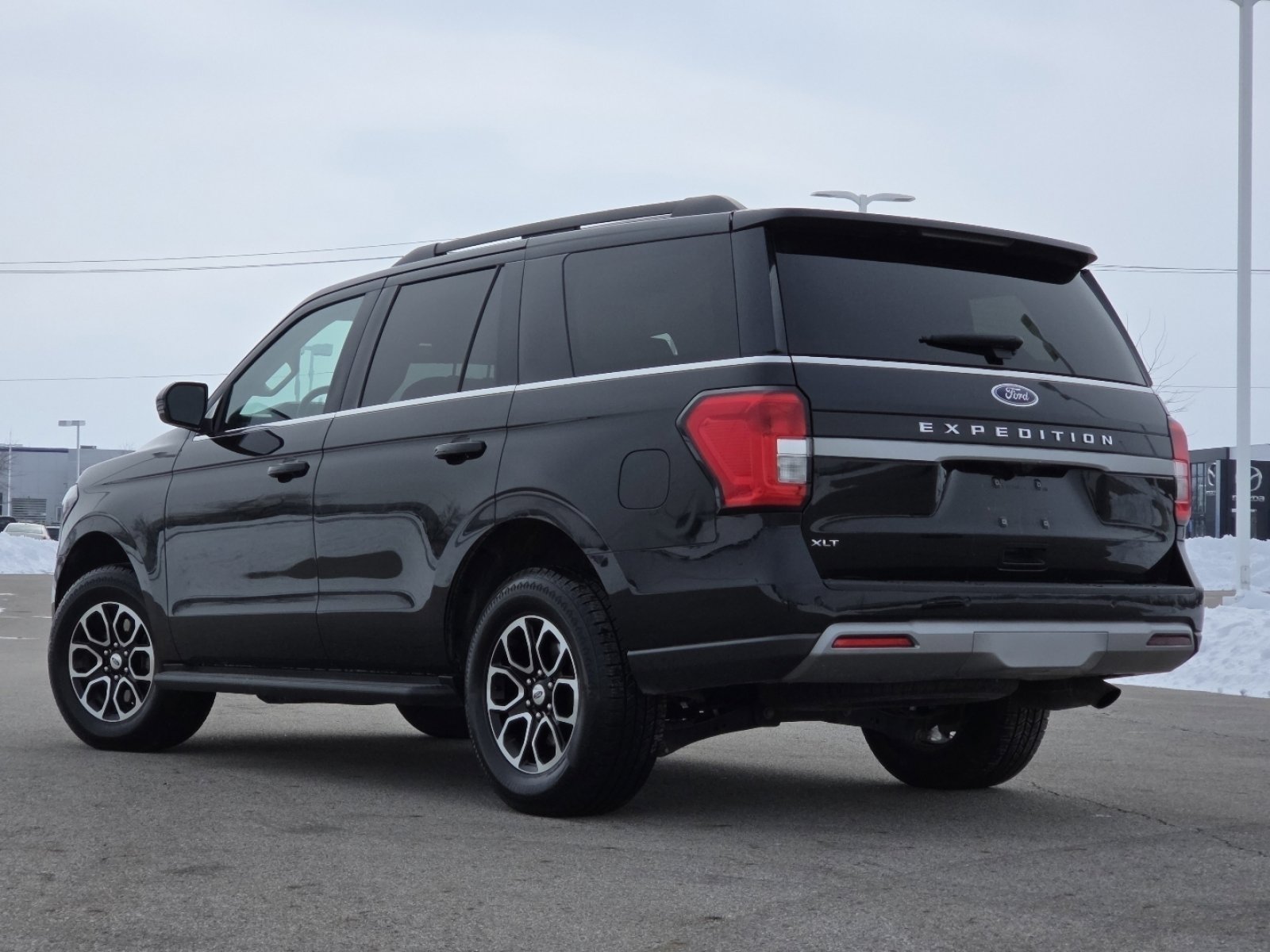 Used 2024 Ford Expedition XLT image 16