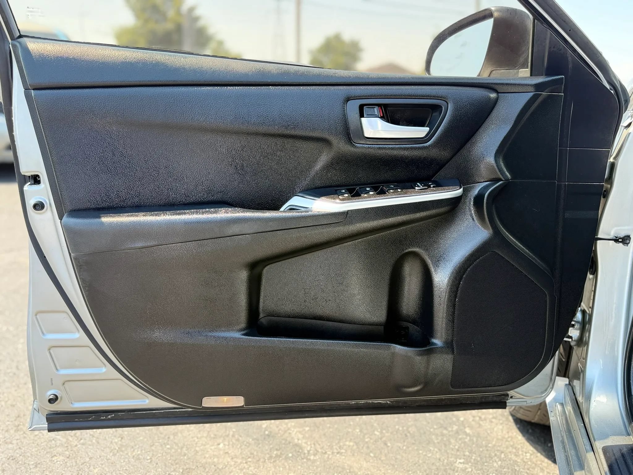 Used 2017 Toyota Camry SE FWD image 24