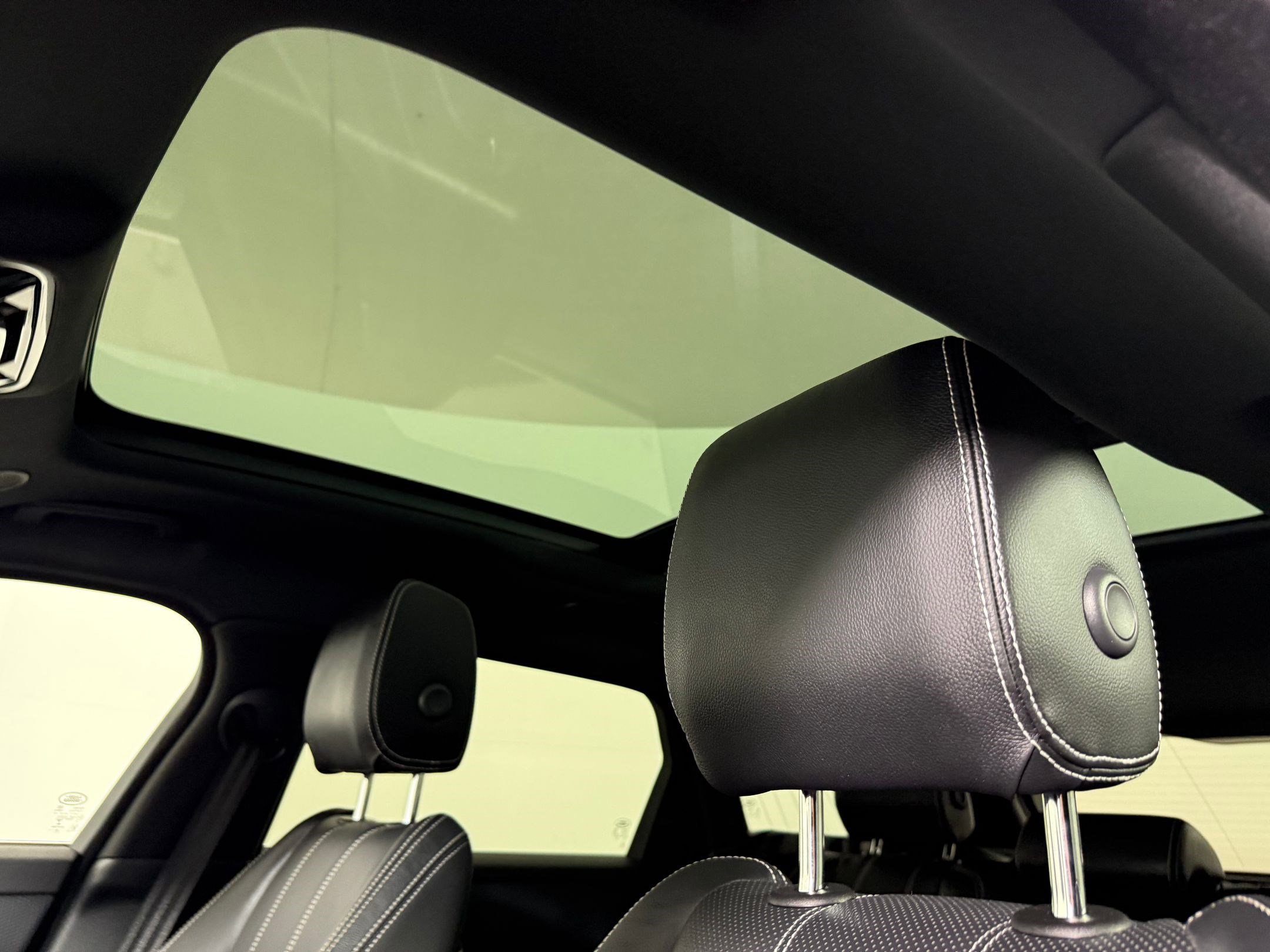 Used 2023 Land Rover Range Rover Velar R-Dynamic S image 15