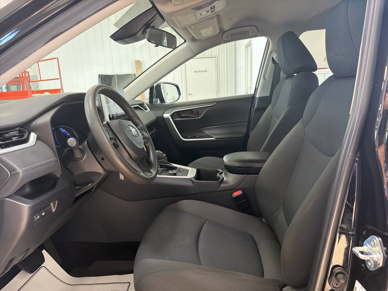 Used 2023 Toyota RAV4 LE AWD/4WD image 9