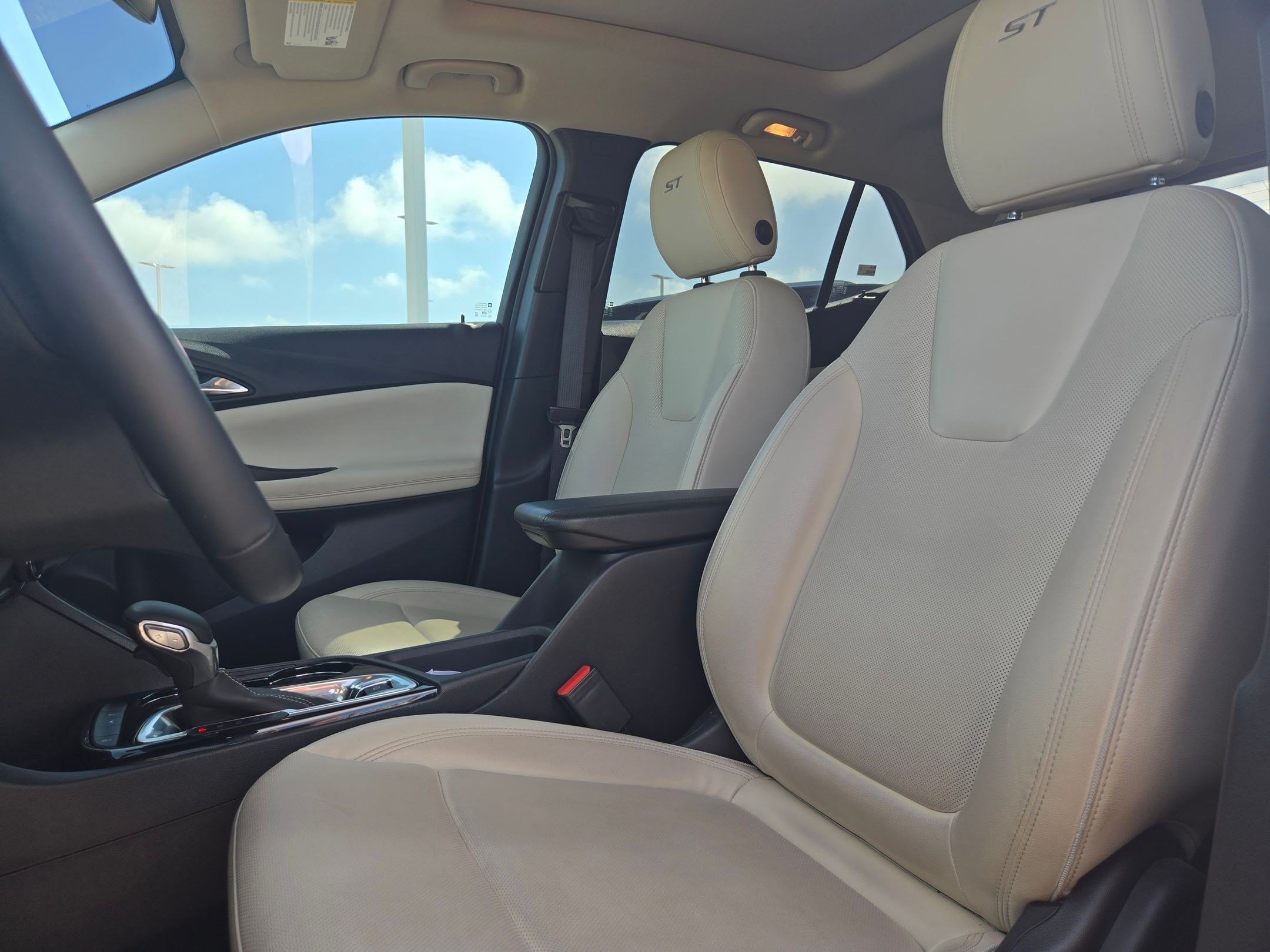 Certified 2025 Buick Encore GX Sport Touring w/ Experience Buick Package FWD image 11