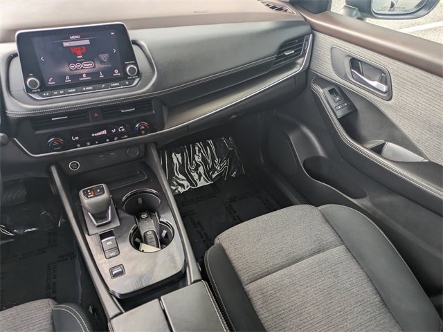 Used 2023 Nissan Rogue SV image 12