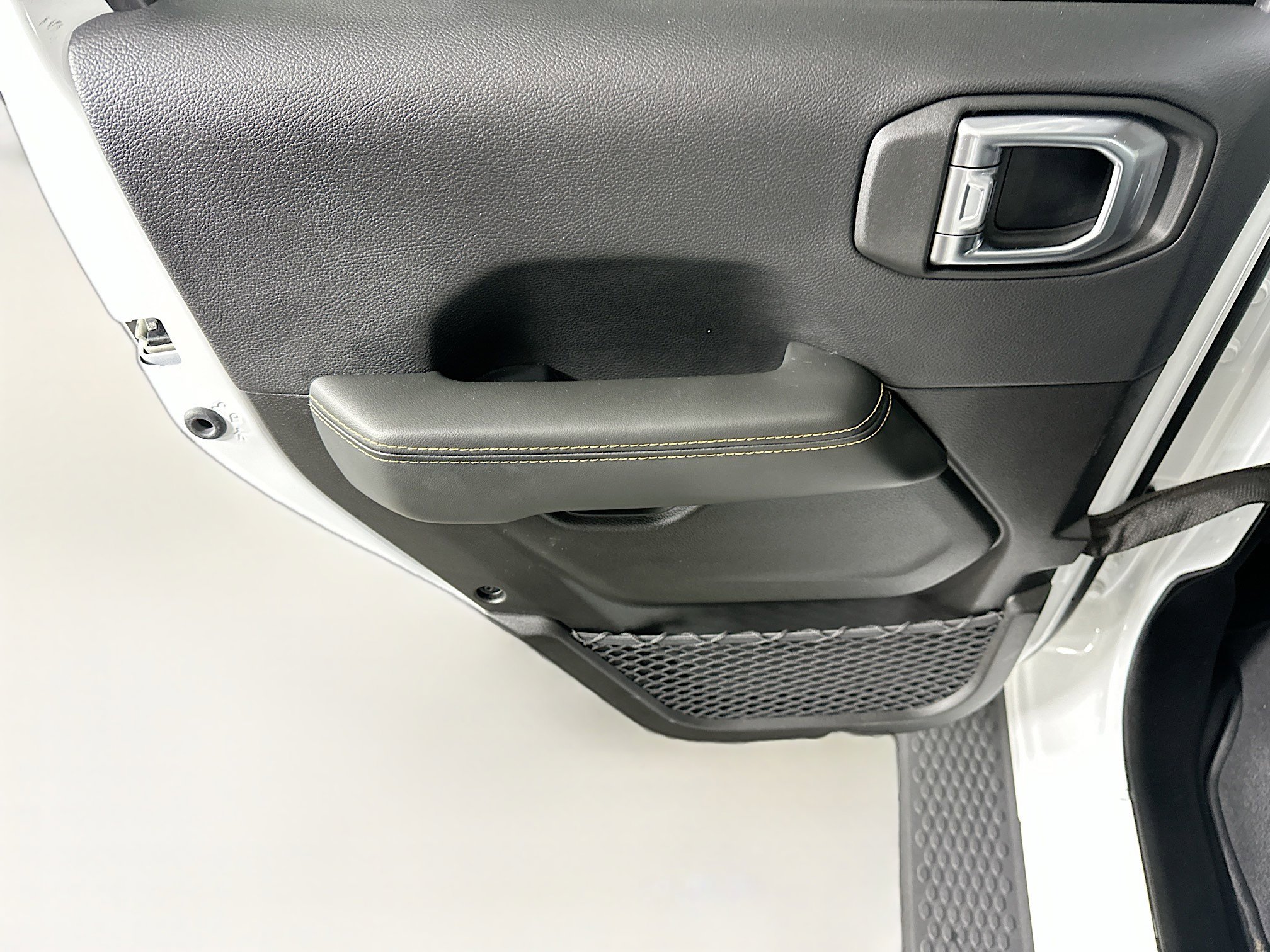 Used 2025 Jeep Wrangler Sahara image 24