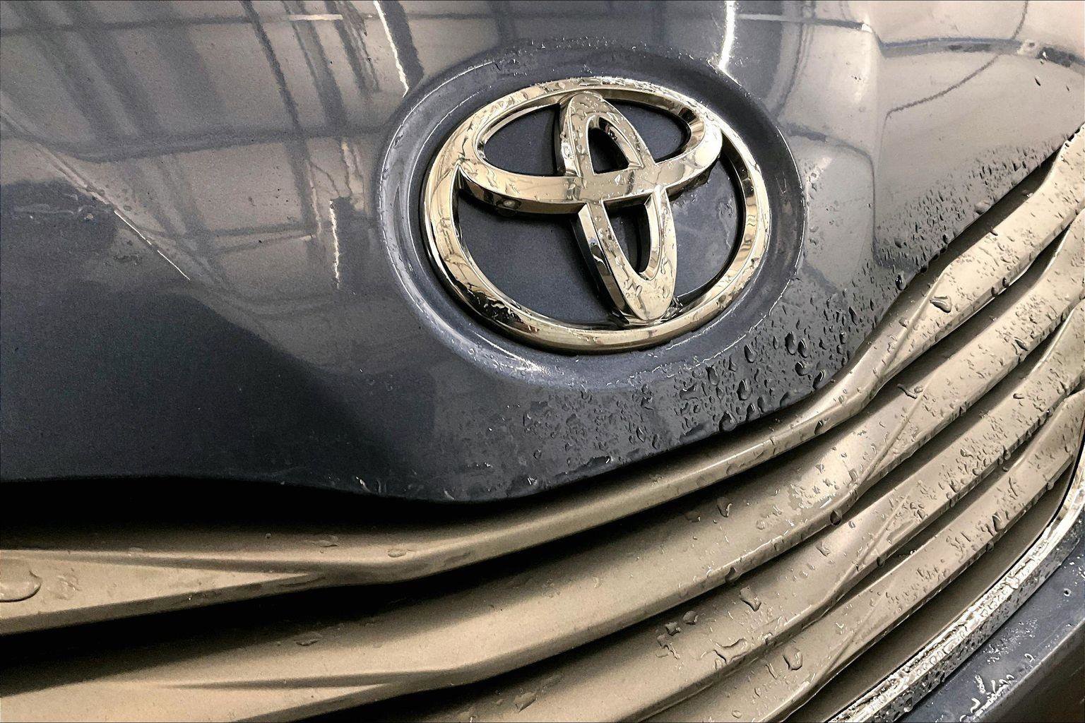 Used 2014 Toyota Sienna XLE image 31