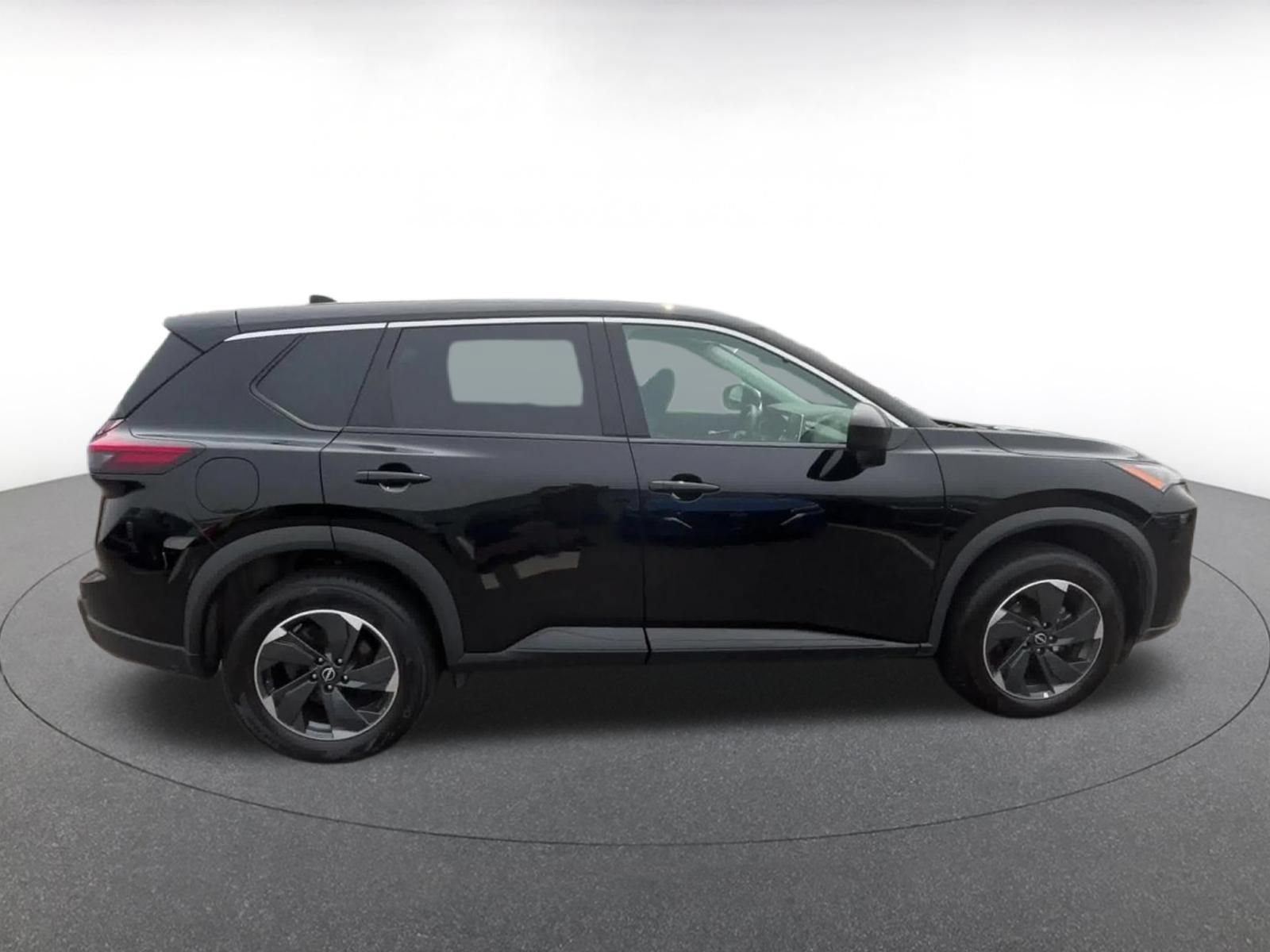 Used 2025 Nissan Rogue SV AWD/4WD image 16