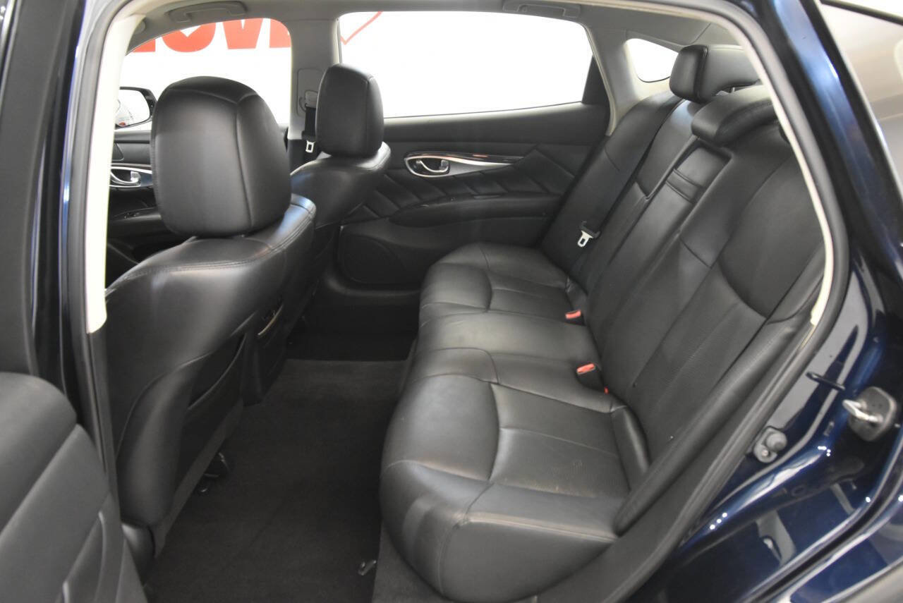Used 2016 INFINITI Q70 L 3.7 w/ Technology Package image 15