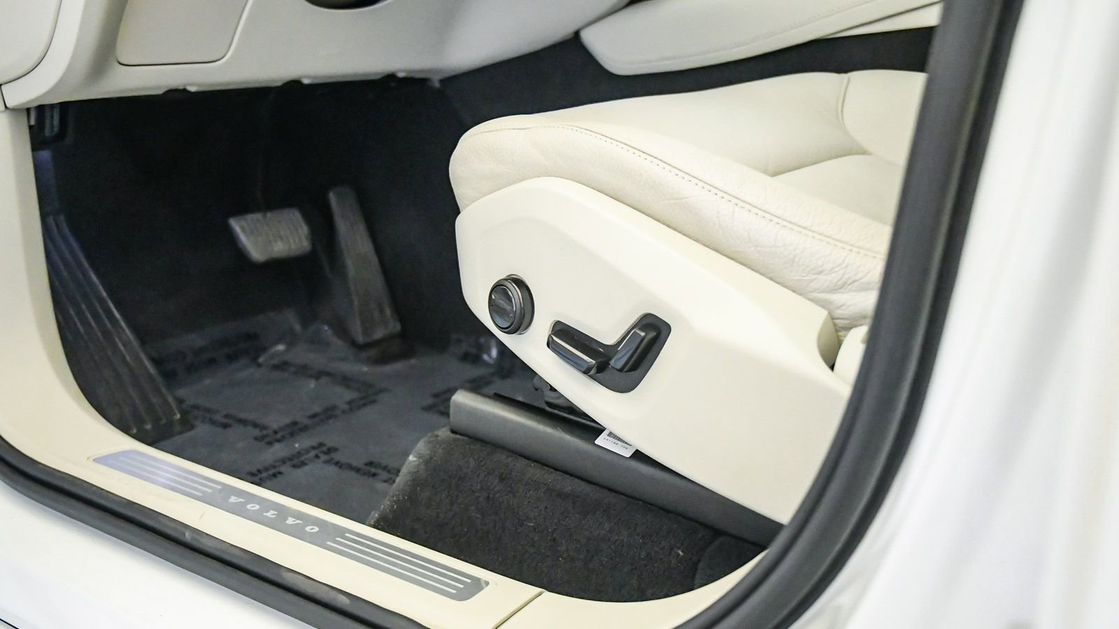 Certified 2022 Volvo XC90 T5 Momentum AWD/4WD image 26