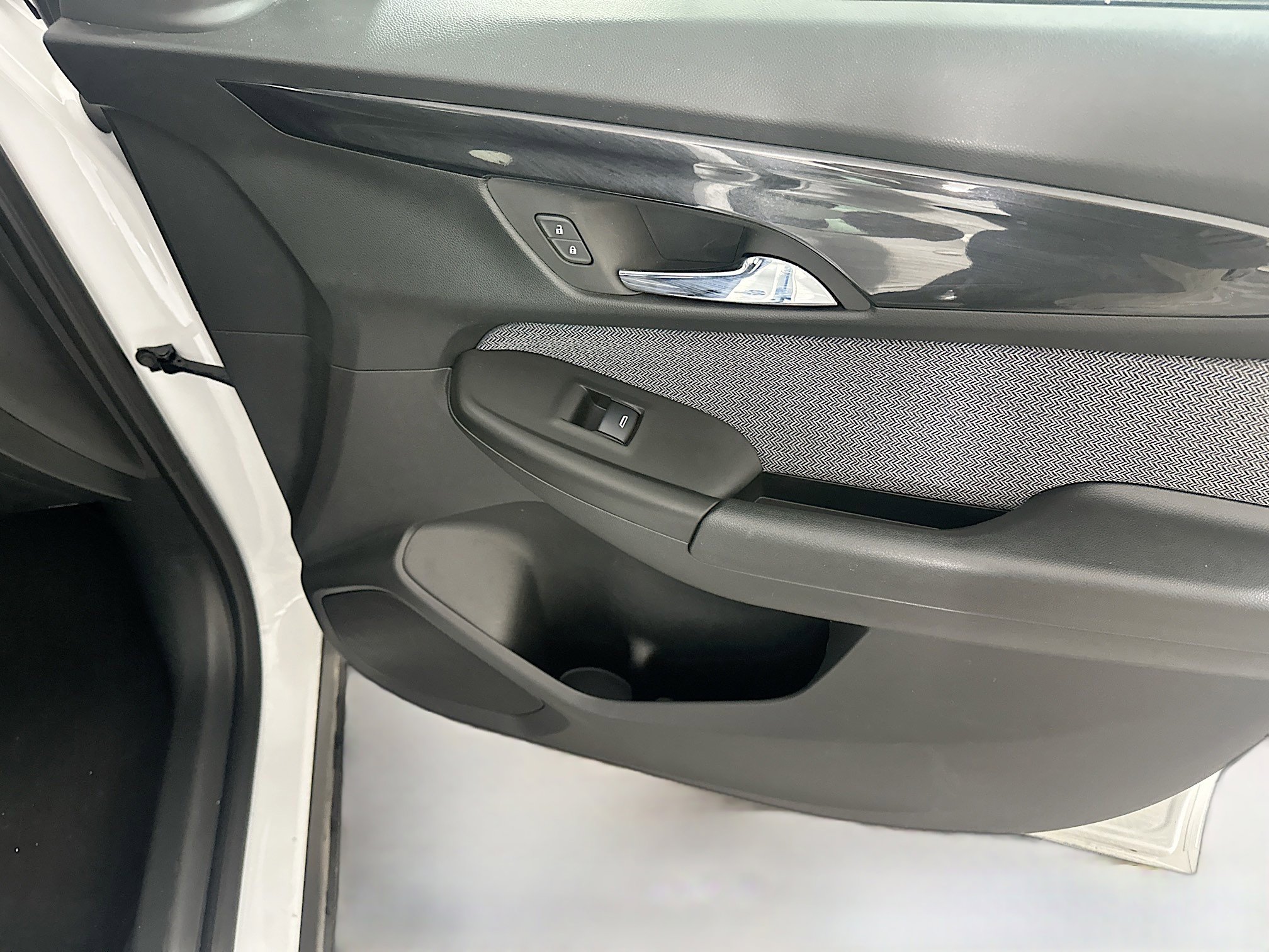 Used 2024 Chevrolet TrailBlazer LS image 30
