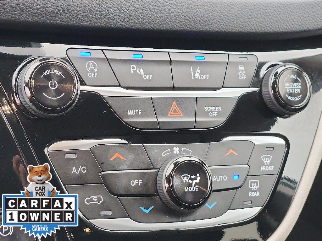 Used 2024 Chrysler Pacifica Touring-L FWD image 16