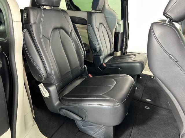 Used 2022 Chrysler Pacifica Touring-L AWD/4WD image 27