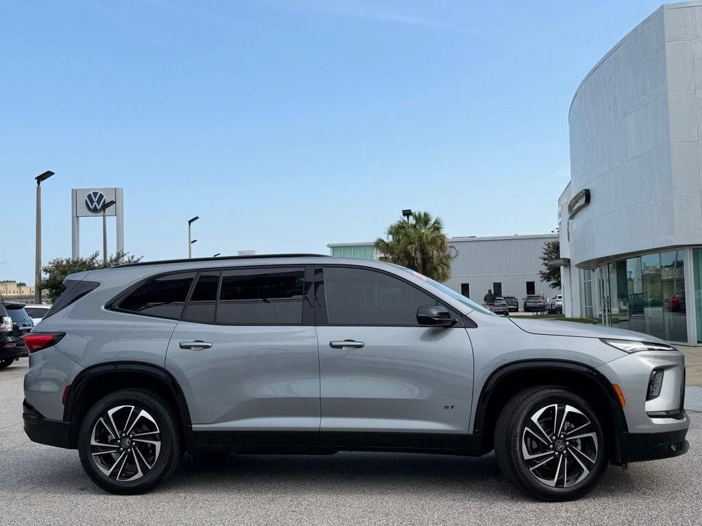 Used 2025 Buick Enclave Sport Touring FWD image 4