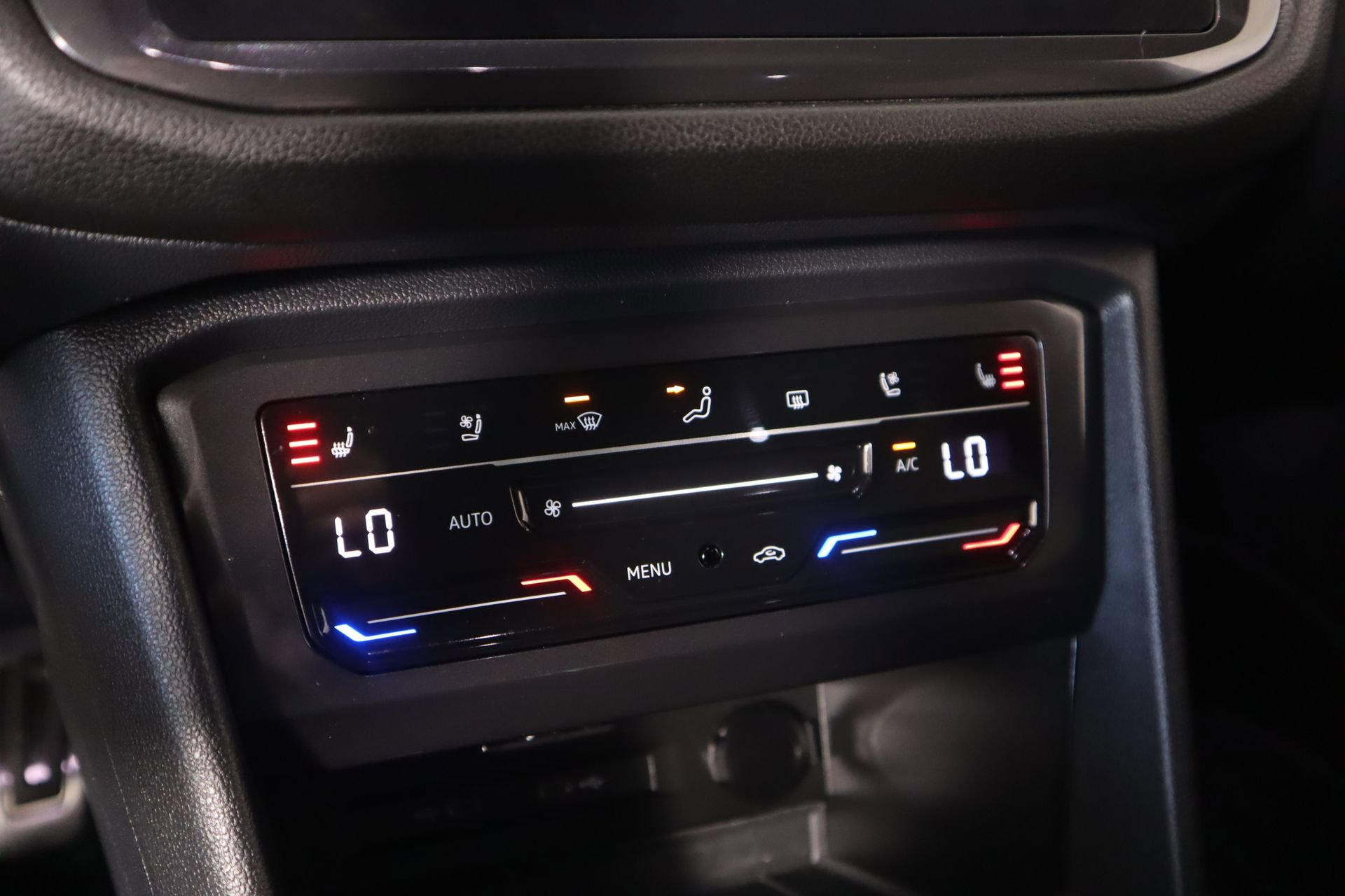 Used 2024 Volkswagen Tiguan SEL R-Line image 7