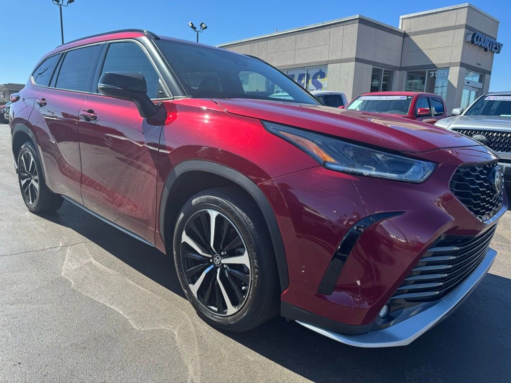 Used 2022 Toyota Highlander XSE image 1