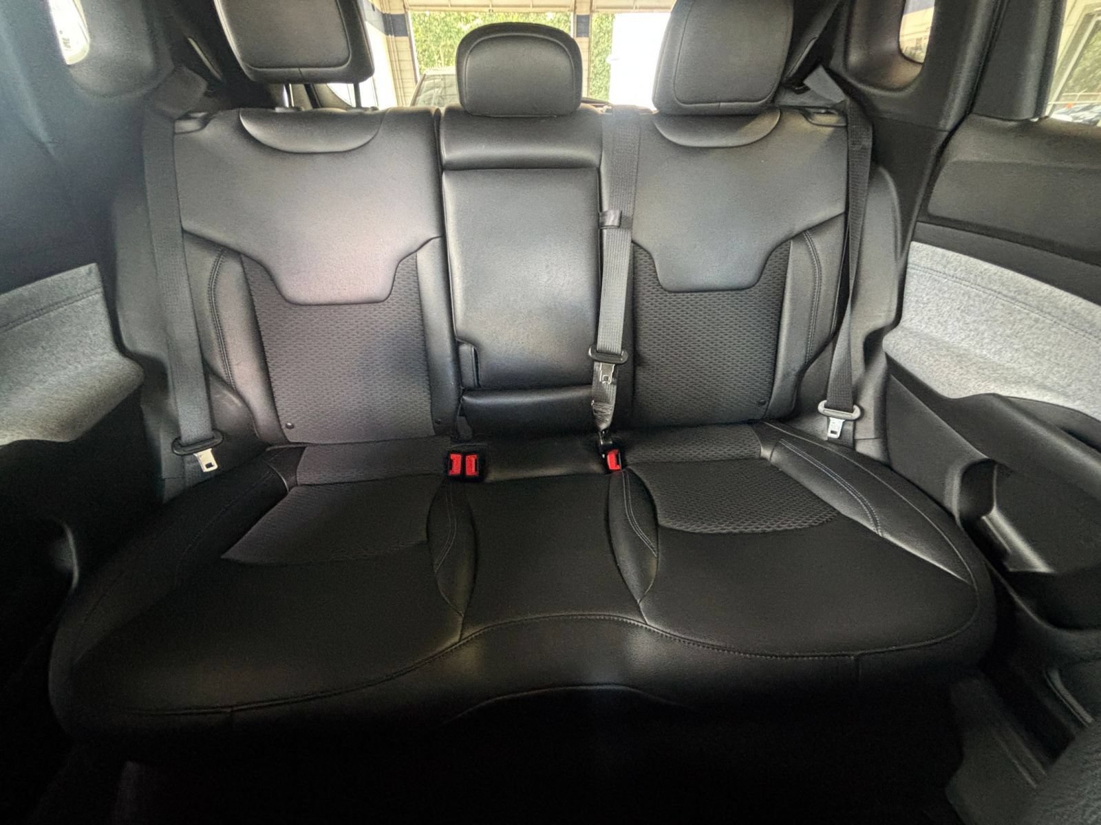 Used 2025 Jeep Compass Latitude AWD/4WD image 38