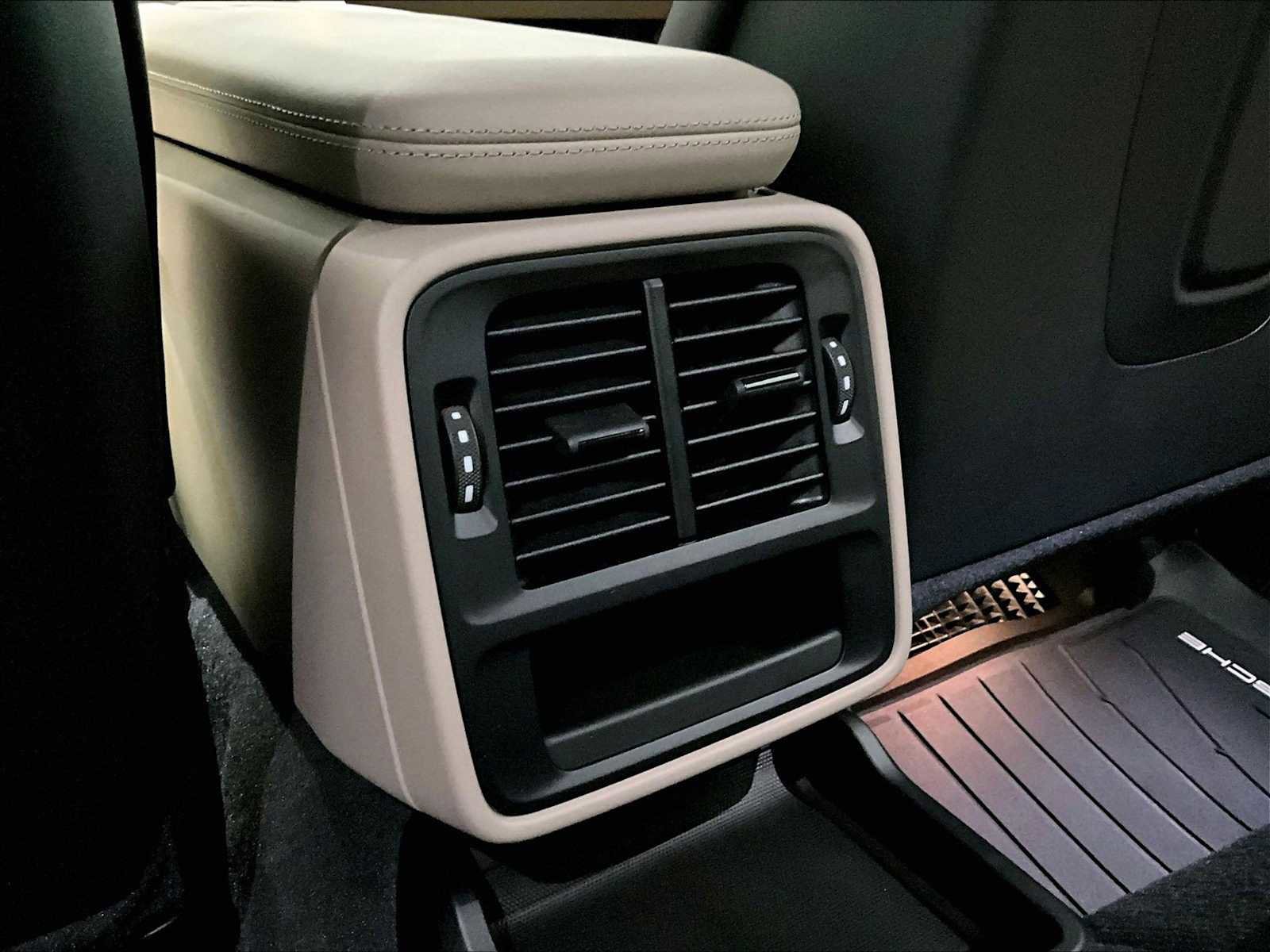 Used 2025 Porsche Taycan image 30