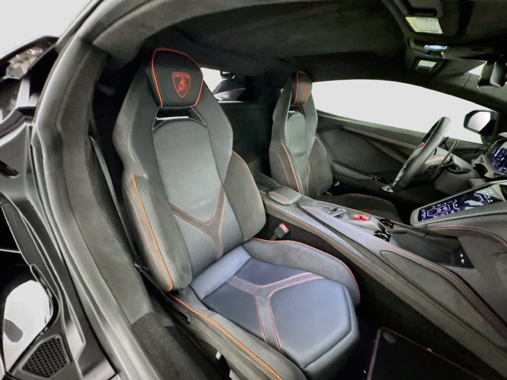 Used 2024 Lamborghini Revuelto AWD/4WD image 28