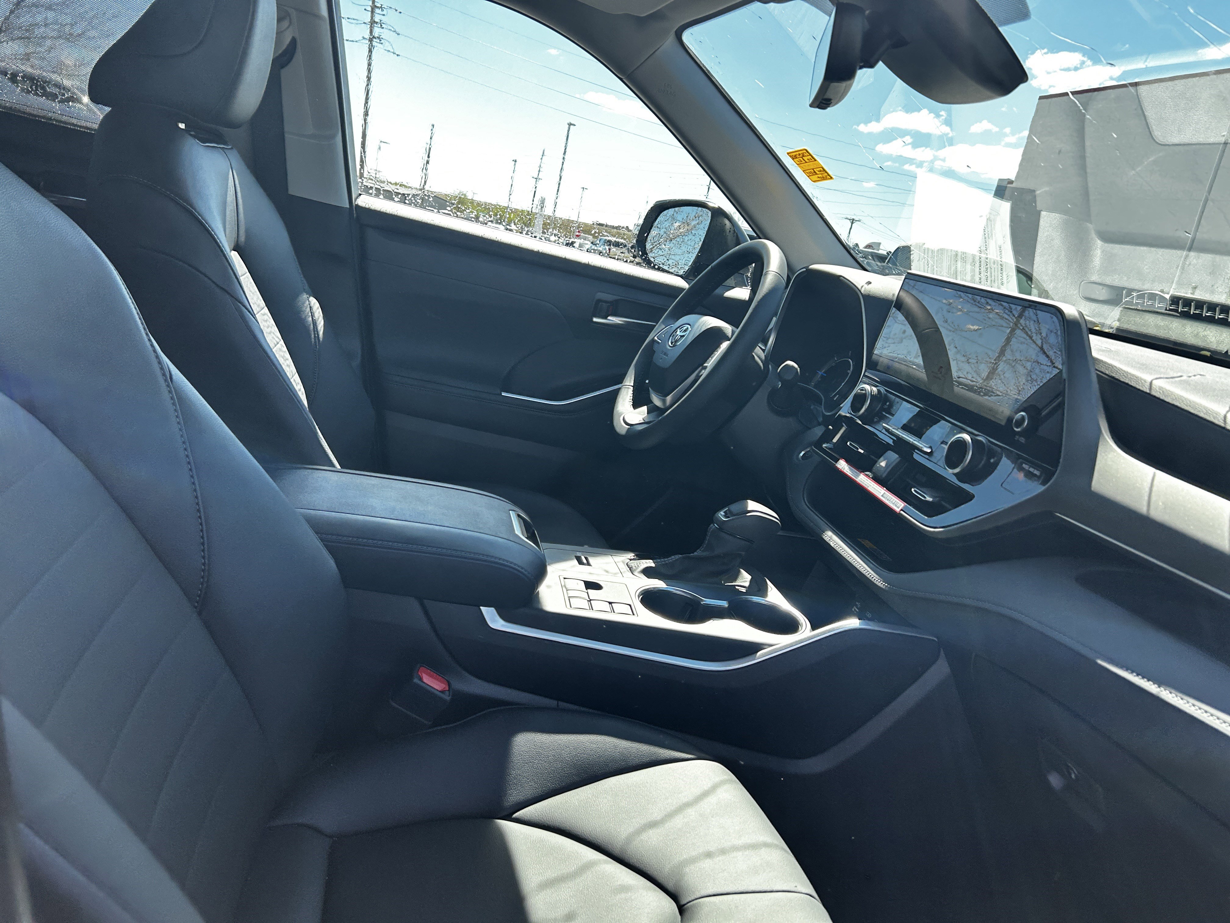 Used 2026 Toyota Highlander XLE image 12