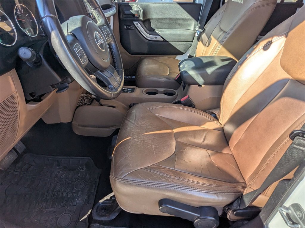 Used 2015 Jeep Wrangler Unlimited Sahara w/ Connectivity Group image 15