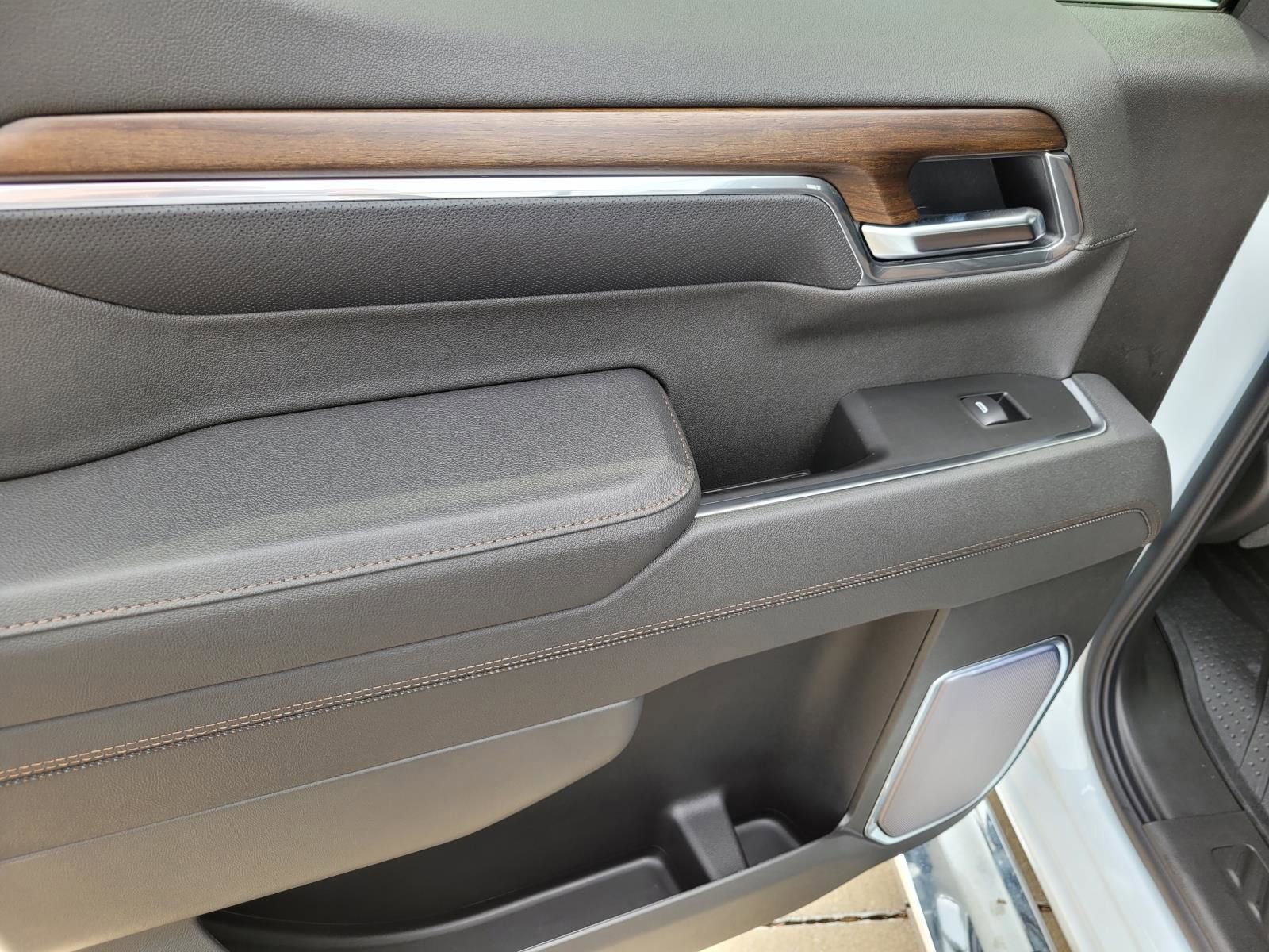 New 2026 Chevrolet Silverado 1500 High Country w/ High Country Premium Package AWD/4WD image 8