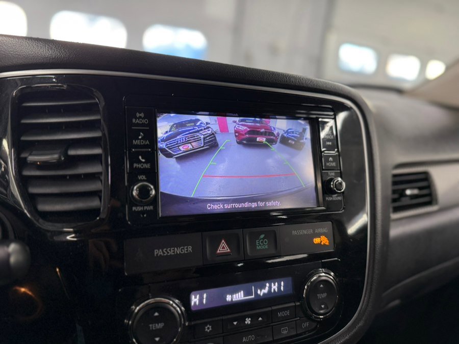 Used 2018 Mitsubishi Outlander ES image 18