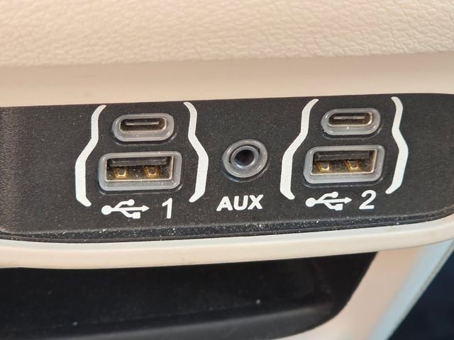Used 2023 Chrysler Voyager LX FWD image 11